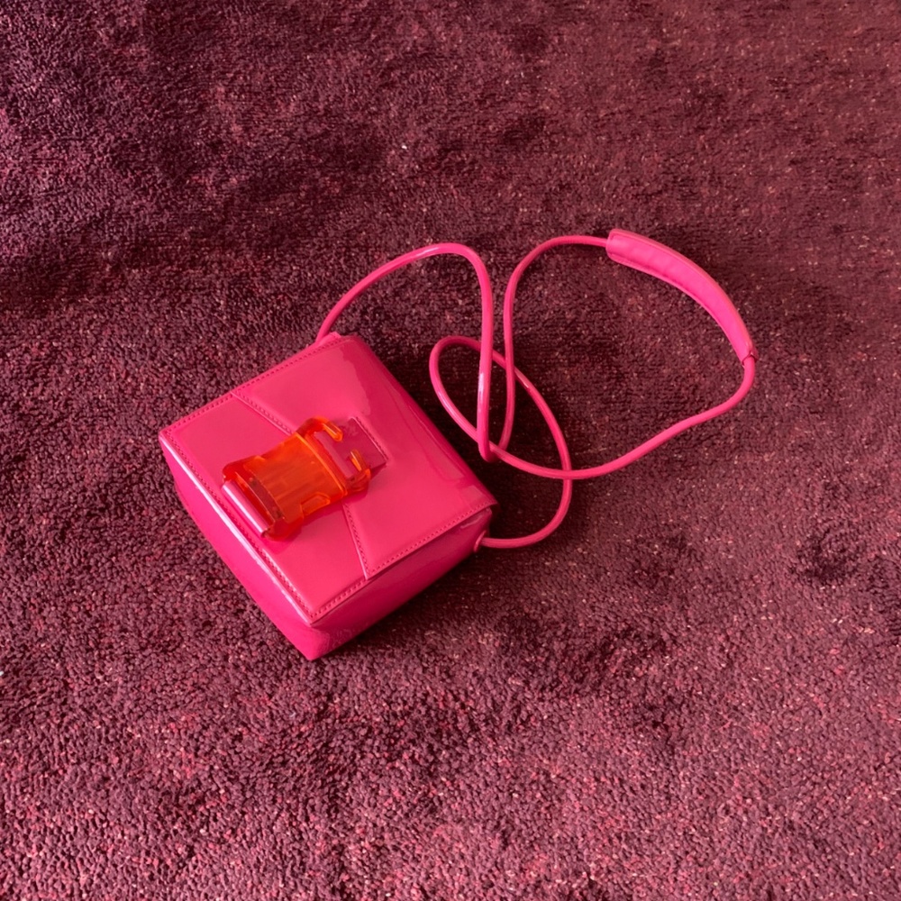 CHRISTOPHER KANE Pink Patent Leather Bonnie Handba